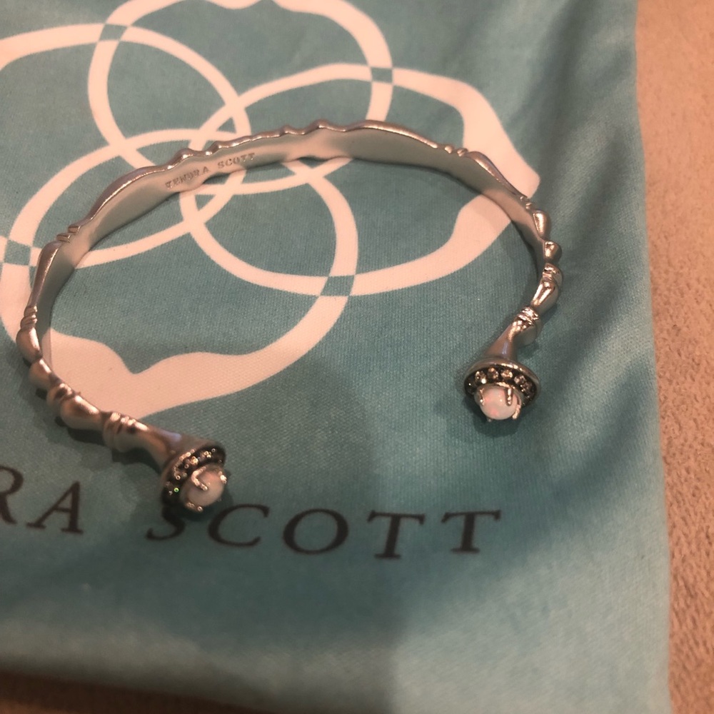 Kendra Scott bracelet
